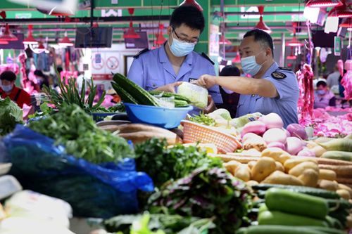 瑤海區(qū)開展節(jié)前食品安全專項(xiàng)檢查，筑牢食品銷售環(huán)節(jié)安全防線